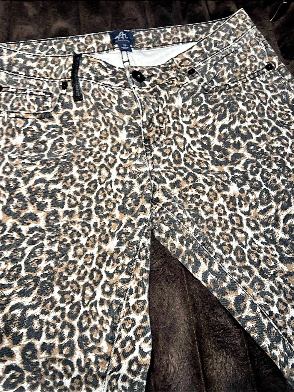 Authentic Icon Leopard Print Straight Leg Jeans Waist 29 Like New